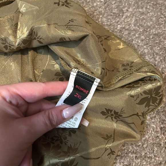 Romwe Top - Picture 2 of 3